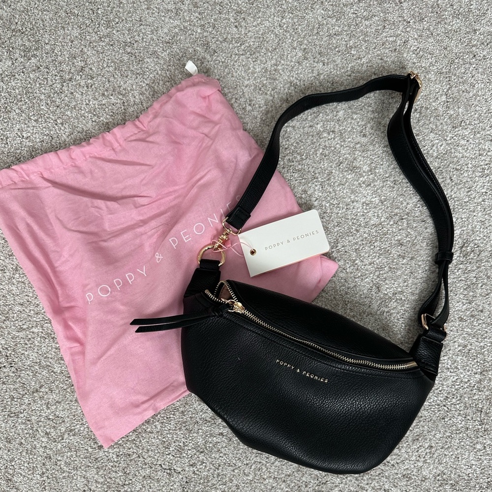 Poppy & Peonies The Sidekick Crossbody Belt Bag in Black…gently used once
